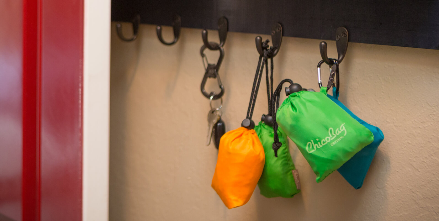 ChicoBag Original Reusable Tote Bag with Carabiner Clip | Compact Reusable  Grocery Bags | Eco Friendly | Mazarine, Aqua, Orange Peel, Yellow (Pack of  4) - Walmart.com